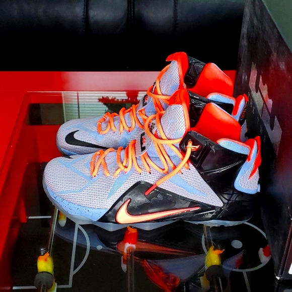 Lebron Xll - Picture 2 of 7